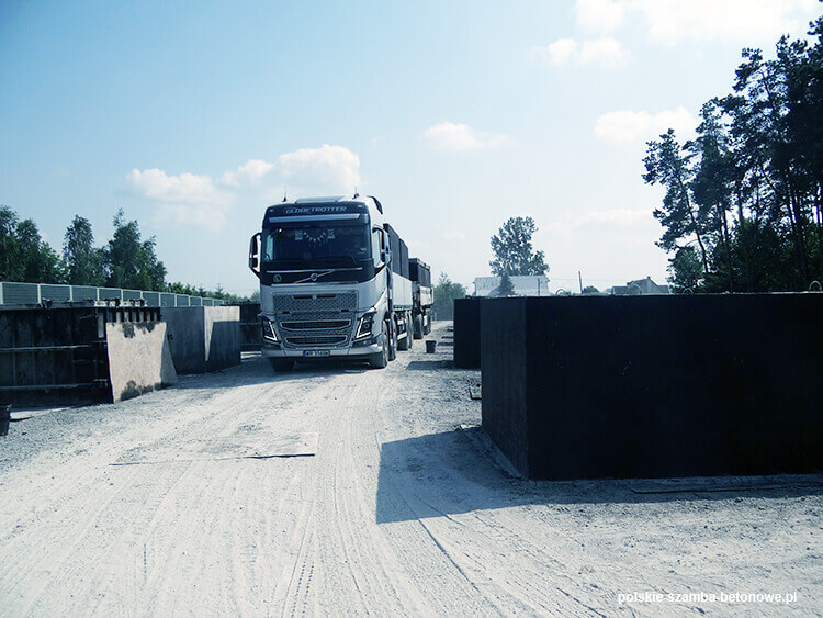 Transport szamb betonowych  w Kłobucku